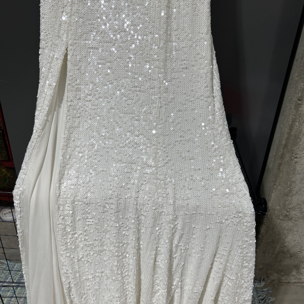 Extremely flattering sequin dress long slit
